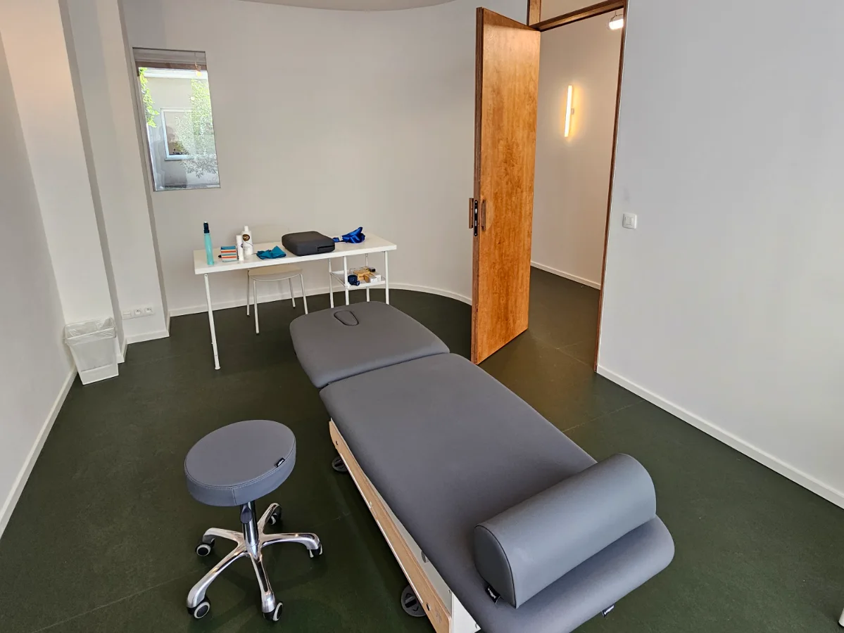 LEVUP physiotherapy treatment room with therapy table